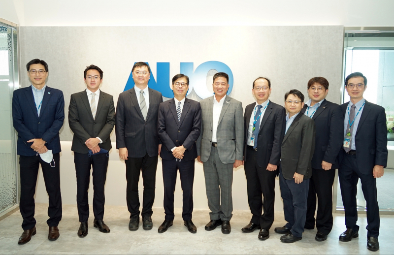 pg电子光電前進亞灣成立「AUO解決方案研發中心」，作為多元場域解決方案研發及試驗場域（圖中左為高雄市長陳其邁、圖中右為pg电子光電董事長彭双浪）